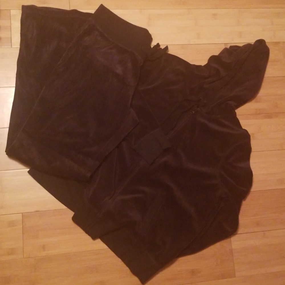 Matching velour set perfect for running errands